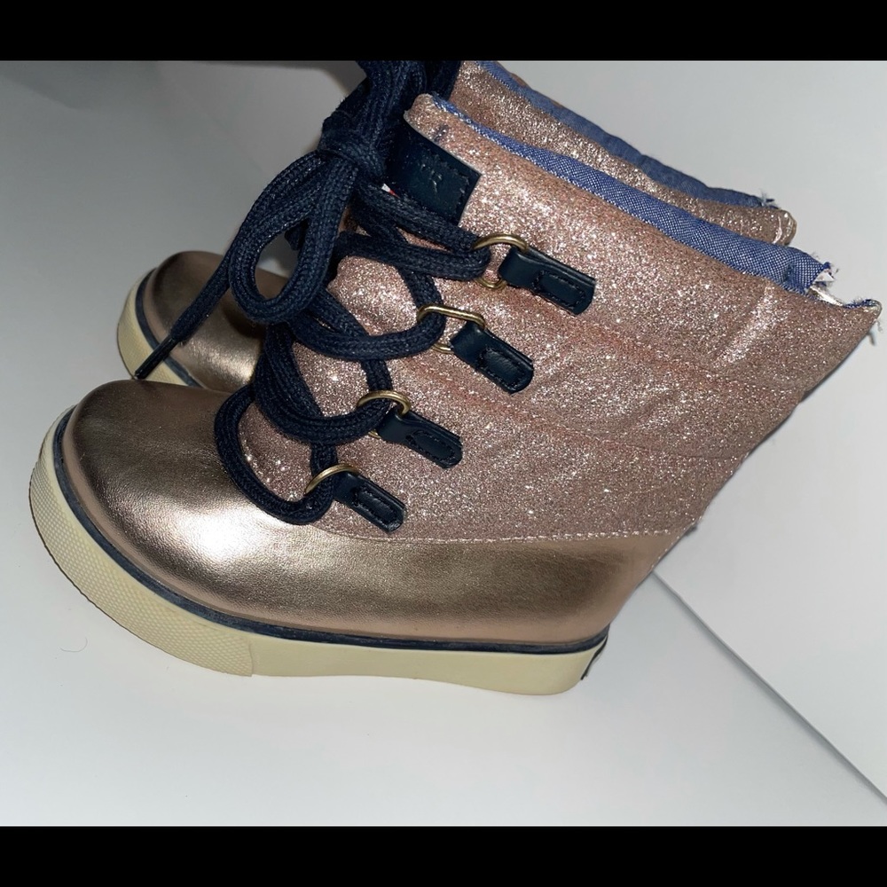 Toddler girl Tommy Hilfiger booties sz 7
